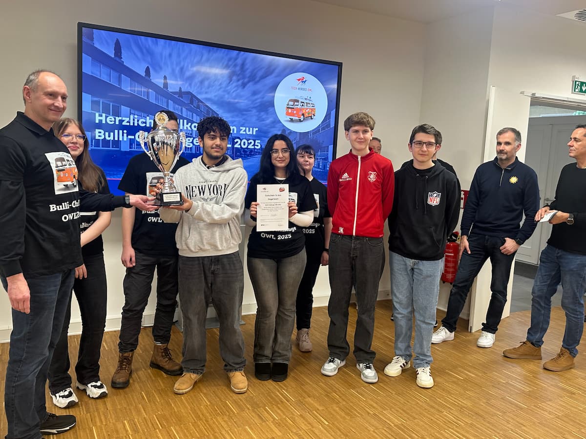 Bulli-Challenge 2025, Sieger-Team Cars95 des Gymnasiums Barntrup (KEB Automation KG) Bulli-Challenge 2025, Sieger-Team Cars95 des Gymnasiums Barntrup (KEB Automation KG)