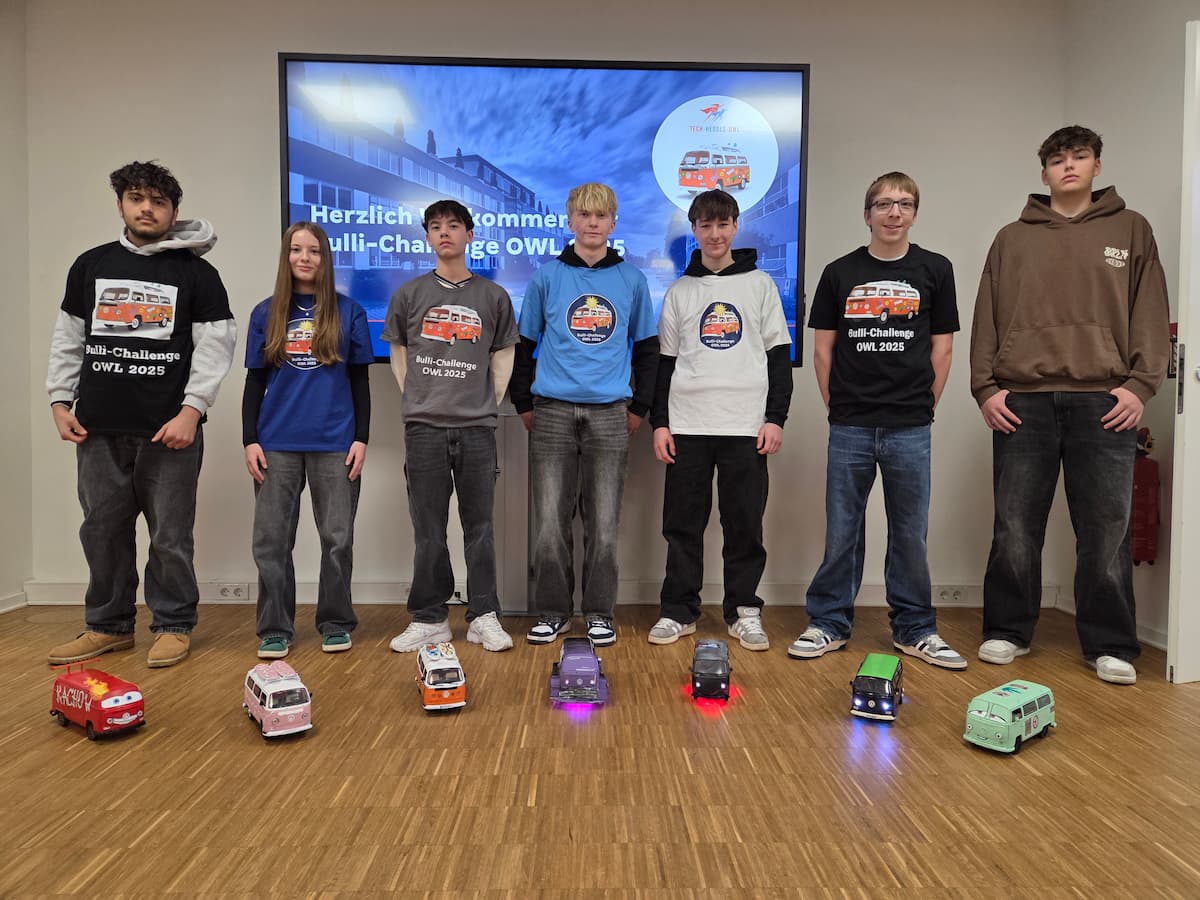 Bulli-Challenge 2025, Teams mit selbstgestalteten Bullis Bulli-Challenge 2025, Teams mit selbstgestalteten Bullis